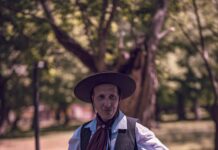 Uso Del Móvil Al Conducir: ¿Cuáles Son Las Multas Y Riesgos?